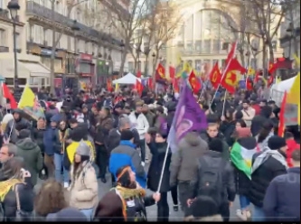 Avrupa'nın farklı ülkelerinden Kürtler Paris'te yürüdü