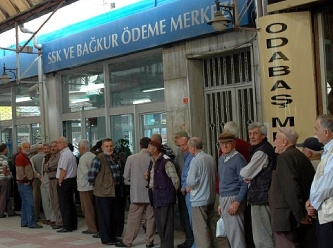 Türkiye'de her iki çalışan, bir emekliye bakacak