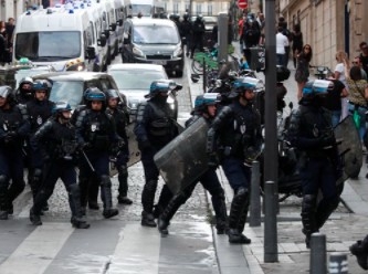 Fransa'da 1 milyondan fazla kişi sokağa çıktı