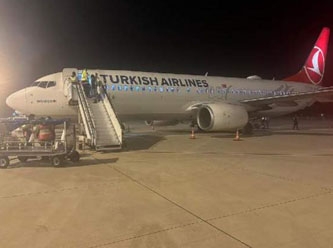 Depremde hasar gören Hatay Havalimanı'na ilk uçak indi