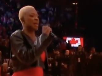 Kanadalı şarkıcı, milli marşın sözlerini değiştirdi, tartışma büyüyor