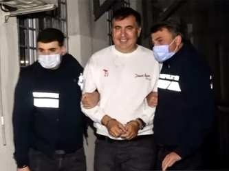 Saakaşvili: Doktorlarım, beni öldürmek isteyenlere yardım ediyor