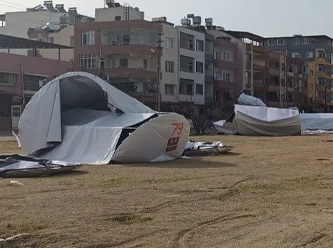 Bu sefer de deprem sonrası sığındıkları çadırlar yıkıldı