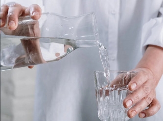Yemek yerken su içmek neden zararlı?