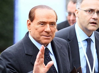 86 yaşındaki Berlusconi yine hastaneye kaldırıldı