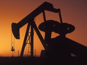 Suudi Arabistan'dan petrol üretimini düşürüyor