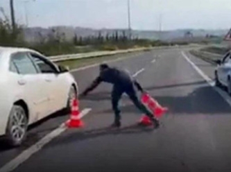 Sürücüler Erdoğan için kapatılan yola isyan etti: Dubaları kaldırdılar