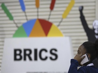 Güney Afrika Putin’i BRICS zirvesine gelmemesi için iknaya çalışıyor
