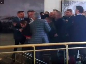 AKP’li Meclis üyeleri gazeteci dövdü
