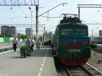 Azerbaycan ile Nahçıvan demiryolu ile birleşiyor