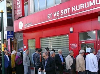 AKP, önünde uzun kuyruklar oluşan Et ve Süt Kurumu'nun mağazalarını kapatıyor