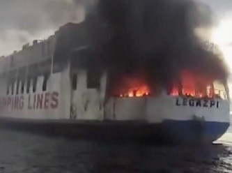 Filipinler'de 120 kişilik yolcu gemisinde yangın çıktı