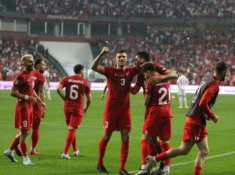 Samsun’da zafer gecesi! A Milli Takım liderliği bırakmadı…