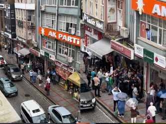 AKP il binasına gittiler: 2 gözaltı
