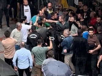 Çaykur işçileri AKP Rize İl binasını bastı: 2 gözaltı