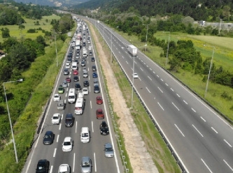 Bayram trafiği TEM'i tıkandı, Ankara istikametinde trafik durdu
