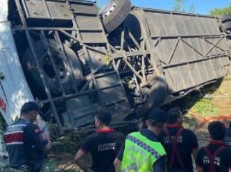 Yolcu otobüsü şarampole yuvarlandı: 35 yaralı!