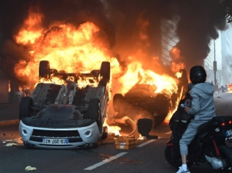 Paris'te polisin öldürdüğü gencin büyükannesi: 'Protestoları durdurun'