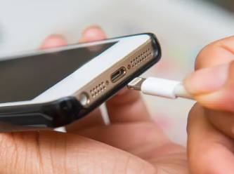 iPhone telefonlarda artık bataryalar değiştirilebilir olacak