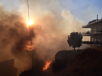 1200 çocuk orman yangını alanından son anda tahliye edildi