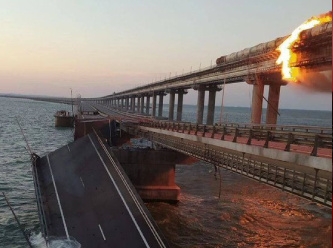 Rusya: Bombalanan Kerç Köprüsü kısmen açıldı