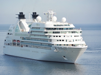 Turist sayısını azaltmak için yolcu gemilerini yasakladılar