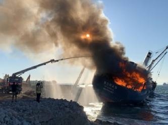 Kuzey Denizi'nde 3 bin otomobil taşıyan gemide yangın