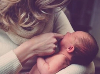 Anne sütü bebeğin beyinsel gelişimi için kritik önemde