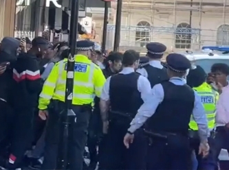 Londra'da sosyal medyada 'yağma' çağrısı: 9 kişi gözaltına alındı