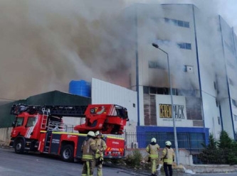 Arnavutköy'de 4 katlı fabrikada yangın!