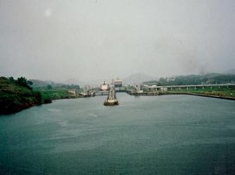 Yeni kriz kapıda: Yüzlerce gemi Panama Kanalı’nda bekliyor