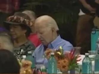 Biden yine uyuyakaldı