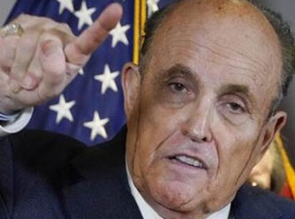 Trump'ın eski avukatı Giuliani 150 bin dolar kefaletle serbest kaldı