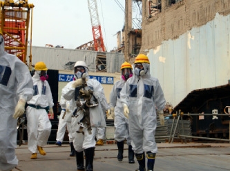 Japonya radyoaktif suyu okyanusa boşaltmaya başladı
