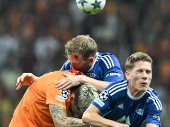 Galatasaray-Molde maçında korkutan çarpışma: Maça devam edemediler