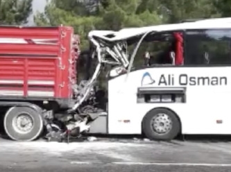 Adana’da yolcu otobüsü TIR’la çarpıştı: Ölü ve yaralılar var