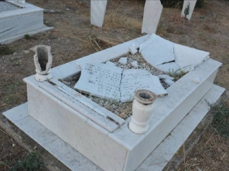 Batı Trakya'da Türk mezarlığına saldırı