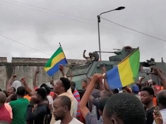 Gabon’da darbeciler eski lideri serbest bıraktı