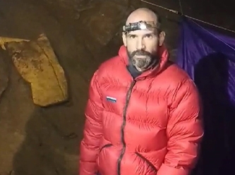 Mağarada mahsur kalan ABD'li için birçok ülkeden 150 kişilik ekip seferber oldu