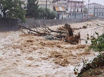 Yunanistan'daki sel felaketinde 10 kişi öldü, 4 kişi kayıp