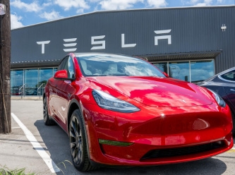Elon Musk, Suudi Arabistan'da da Tesla fabrikası kuracak