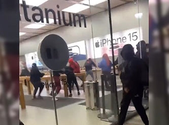 iPhone 15 satışa sunuldu: ABD'nin Philadelphia kentinde birçok mağaza yağmalandı