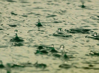 Sağanak yağış, kuraklık tehlikesi yaşayan İstanbul'u teslim aldı