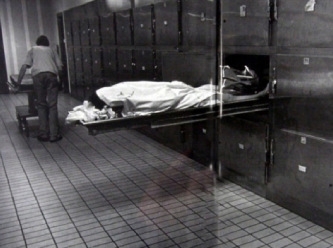 Bir cenaze evinde çürümüş 115 ceset bulundu