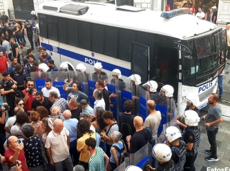 Yargı kararı hiçe sayılıyor: Cumartesi Anneleri'ne bir kez daha polis engeli!