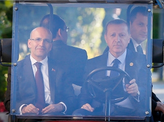 'Ekonomist' ve Mehmet Şimşek, şimdi de gözlerini işçinin maaşına dikti