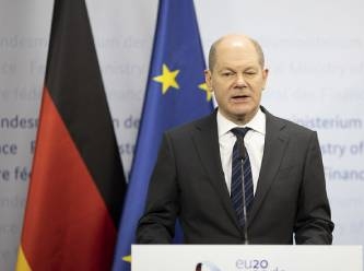 Almanya Başbakanı’na İsrail’de şok: Uçaktan inmek zorunda kaldı