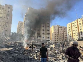İsrail, bu defa Gazze'deki camiyi vurdu: Ölü ve yaralılar var