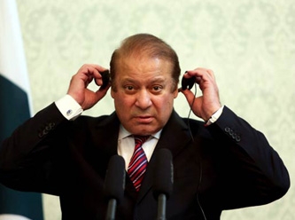 Gözaltı kararı askıya alınan eski Pakistan başbakanı Şerif ülkesine döndü