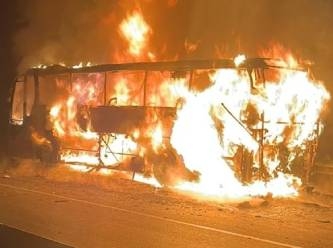 İçerisinde 15 kişi vardı! Yolcu otobüsü alev alev yandı